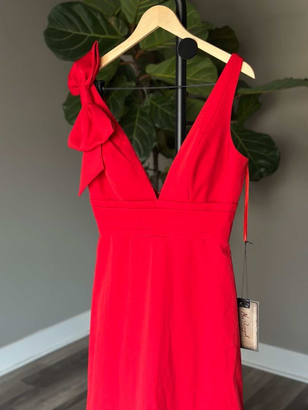 NWT 49454 Mac Duggal Red Sleeveless V Neck Bow Detail Mermaid Gown Wedding Guest